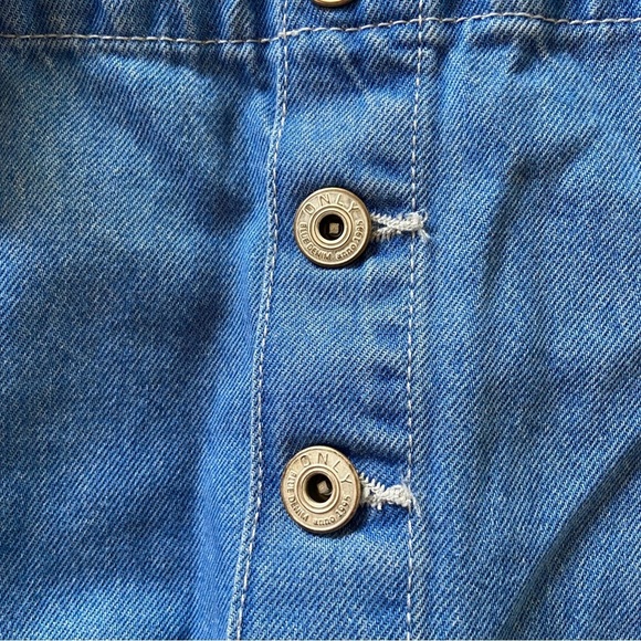 ONLY Distressed Denim Overall Shorts Women’s Size 6 or Medium - Picture 7 of 9